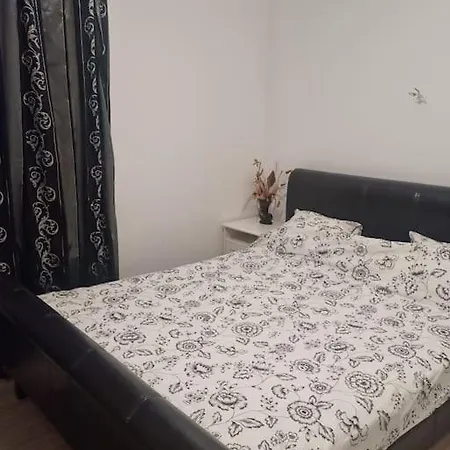 Myo's Place בוקרשט