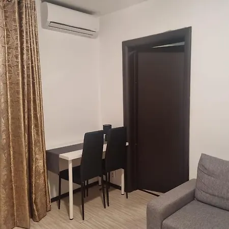 דירה Myo's Place